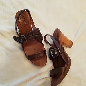 Naya Alamosa Leather Sandals in Brown, size 8.5
